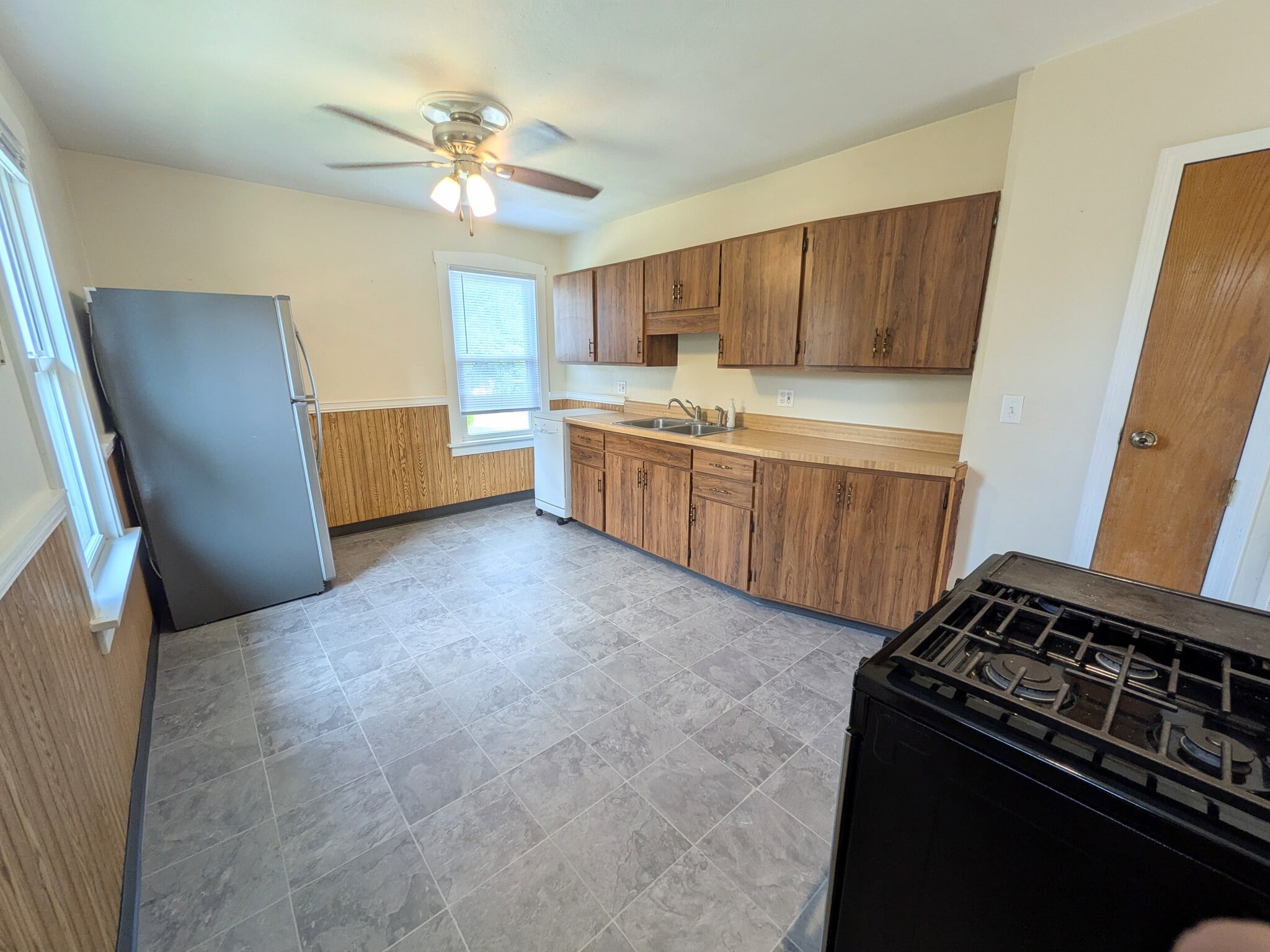 Kitchen - 118 Harding Ave