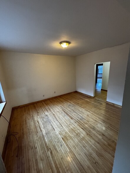 Building Photo - 183 Strathmore Rd