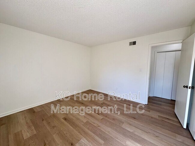 Building Photo - 10205 CedarBrooke Ln