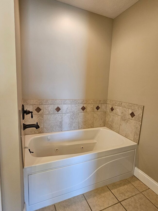 Building Photo - 110 Naples Ct