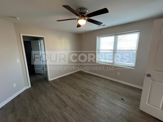 Building Photo - 2026 N Cherry St