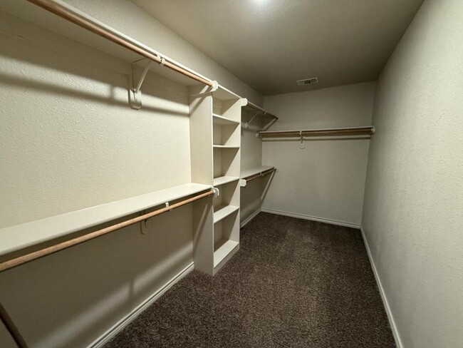 Building Photo - 4208 Primrose Dr