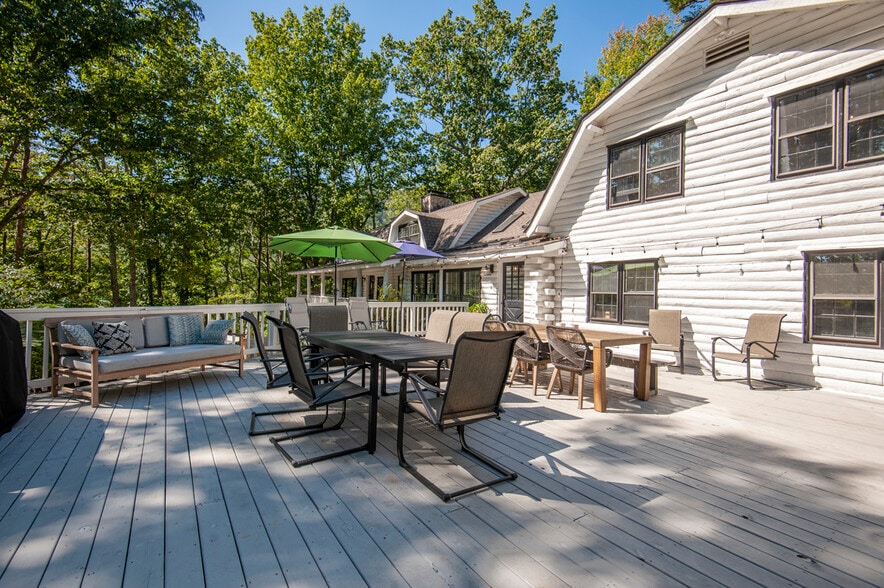 Building Photo - 1644 Dudley Mountain Rd