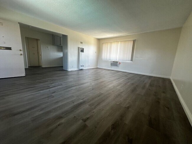 Interior Photo - 6448 Tujunga Ave
