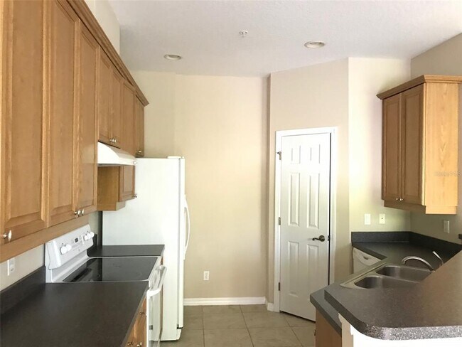 Building Photo - 629 Pinebranch Cir