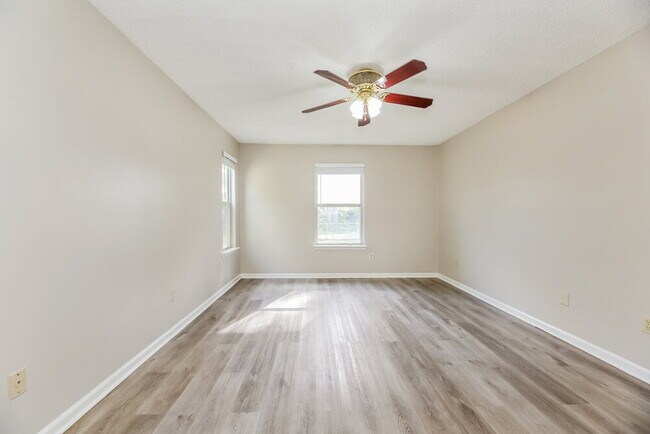 Building Photo - 2115 Center Way