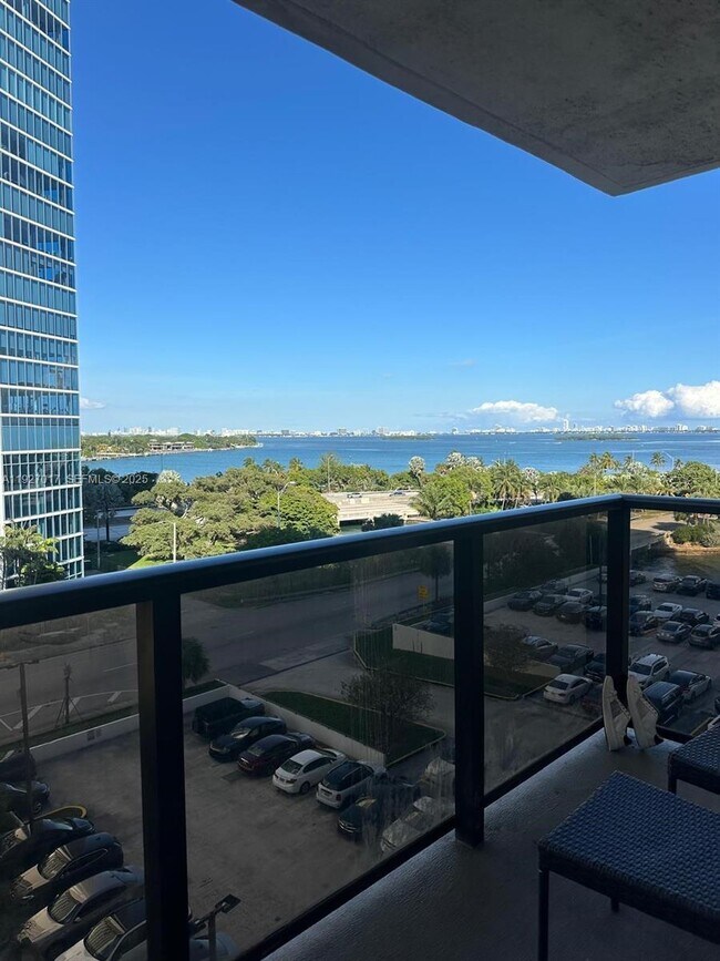 Building Photo - 600 NE 36th St