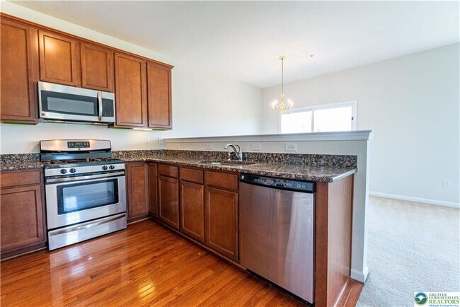 Building Photo - 955 King Way