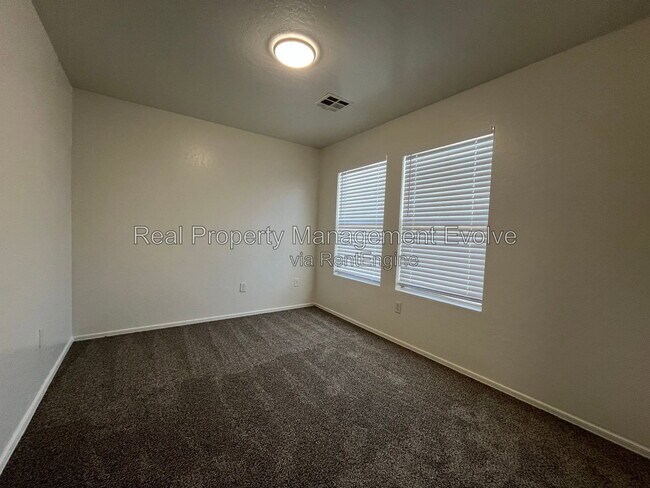 Building Photo - 7347 N 72nd Dr