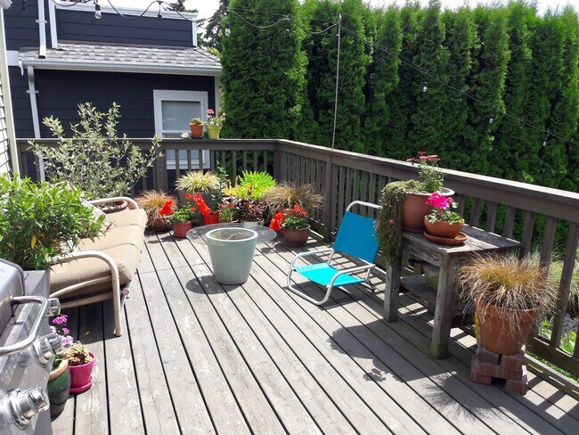 shared deck - 2811 NW 58th St