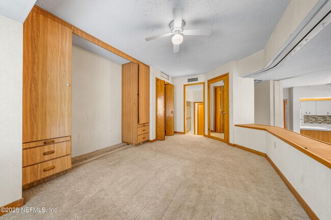 Building Photo - 2930 Ravines Rd