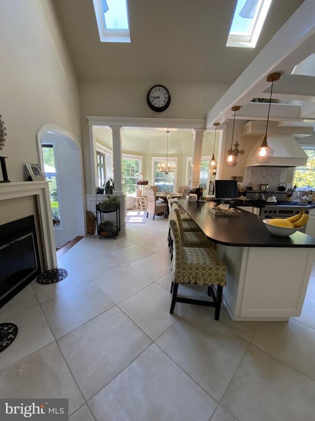 Building Photo - 6 Linden Ln