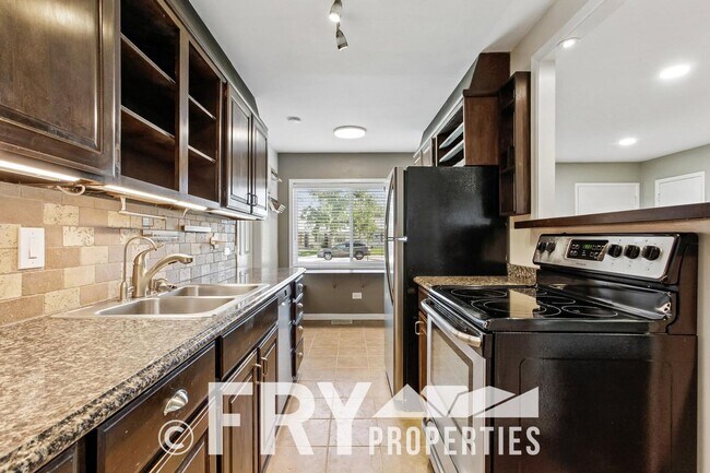 Building Photo - Charming University Hills Home with Oversized 2-Car Garage & Private Backyard