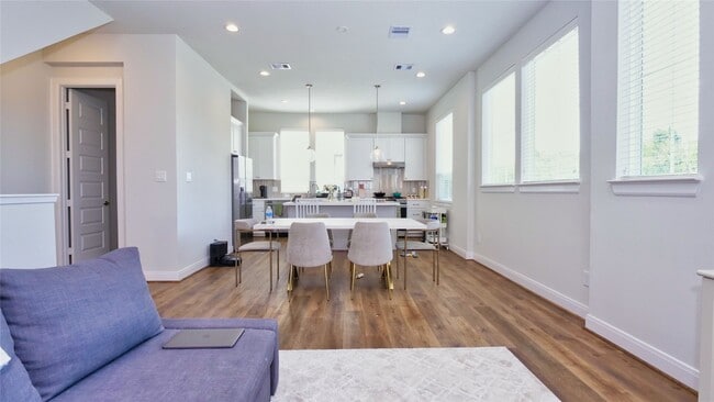 Building Photo - 2720 Grand Fountains Dr