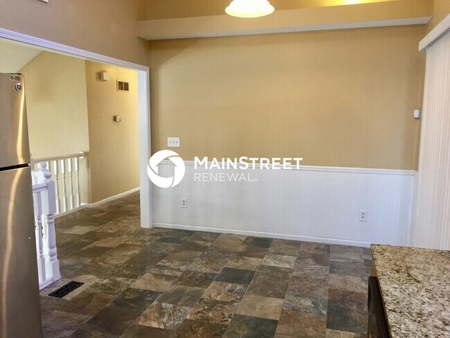 Building Photo - 208 W Calico Dr