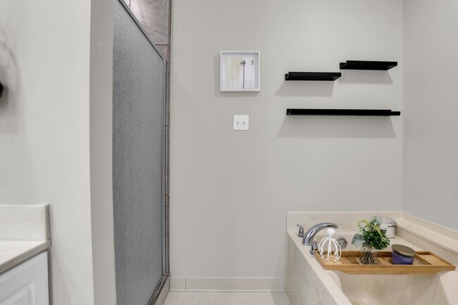 Building Photo - 136 Meadowside Ln