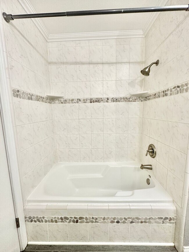 Building Photo - Beautiful, End-Unit, Ground Level, Largest SF 1/1 layout in the Pala Mesa Villas Community with G...