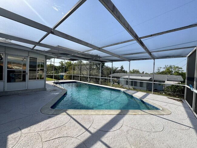 Building Photo - 1074 Gerona Ave
