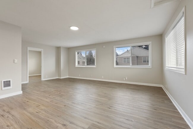 Building Photo - Newly Renovated 2 bedroom apartment - Available Now!