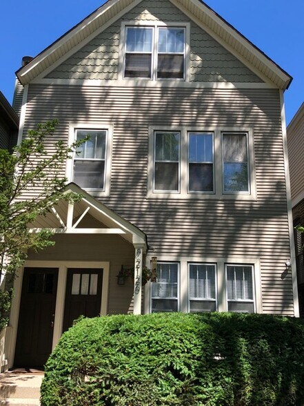 Building Photo - 2126 W Barry Ave