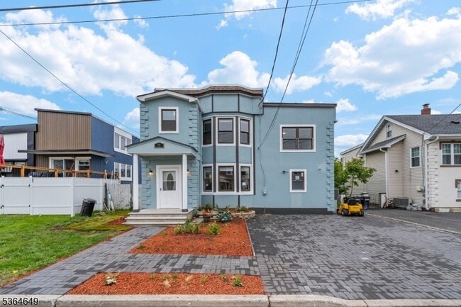 Building Photo - 70 Bruno St