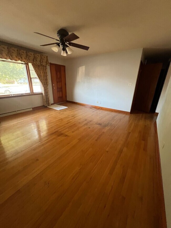 Building Photo - Indian Hills 3 Bedroom 1.5 Bath