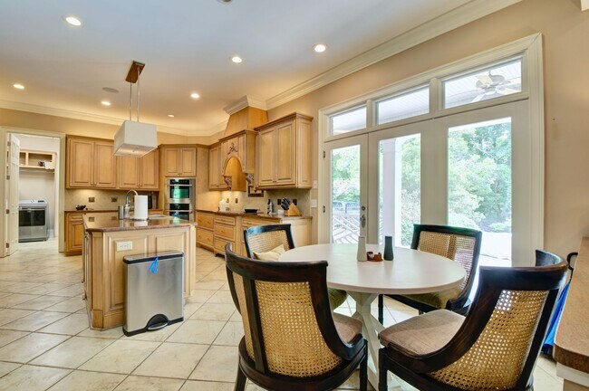 Building Photo - Executive Golf Course Rental in Moores Mil...