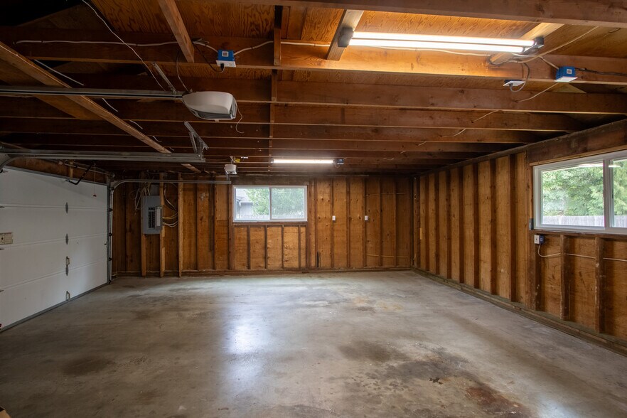 2 car, extra deep garage - 13234 SE 261st St