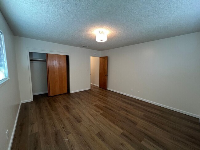 Building Photo - 1250 Bolton Dr