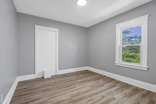 Building Photo - 5721 Floy Ave