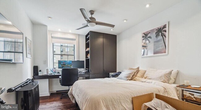 Building Photo - 219 S 18th St