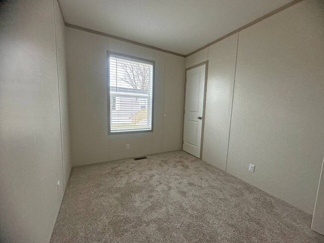 Building Photo - 14876 Washington Rd