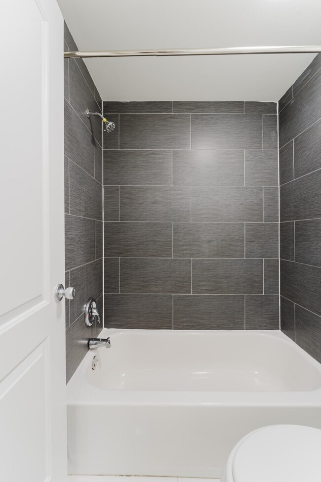 Building Photo - 606 NW 13th St