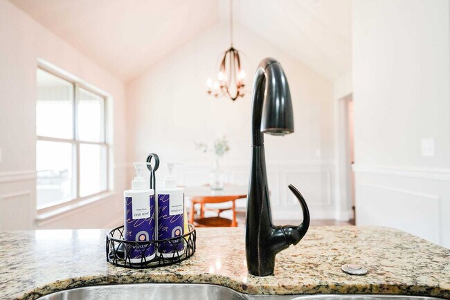 Building Photo - 967 Glass St