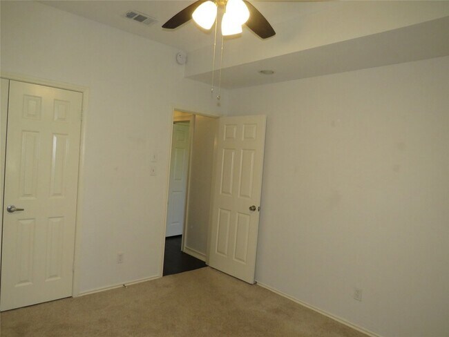 Building Photo - 2308 Crestmeadow St