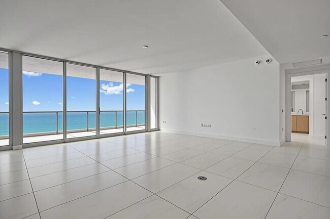 Building Photo - 153 N Seabreeze Blvd