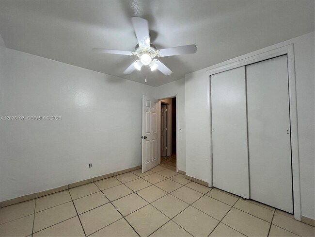 Building Photo - 6543 SW 28th St