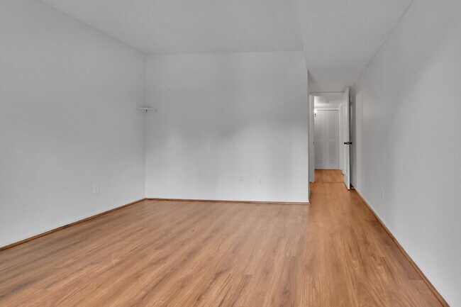 Building Photo - $1,825.00, 2-bed, 2-bath condo in Lakewood.