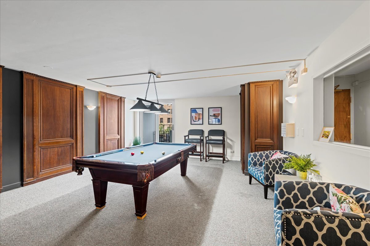 Building Photo - 6033 N Sheridan Rd