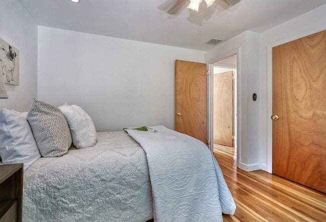 Building Photo - 33 Hillcrest Rd