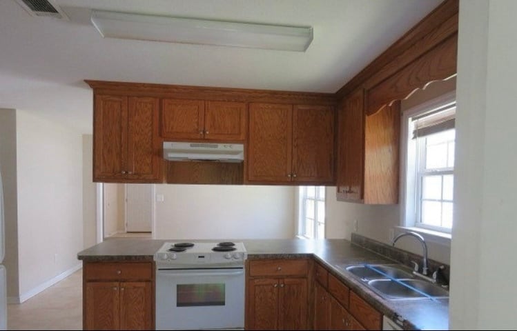 Building Photo - 1624 Fresno St