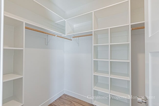 Building Photo - Darling 3 Bed 2.5 Bath Townhome located in Sugar City!