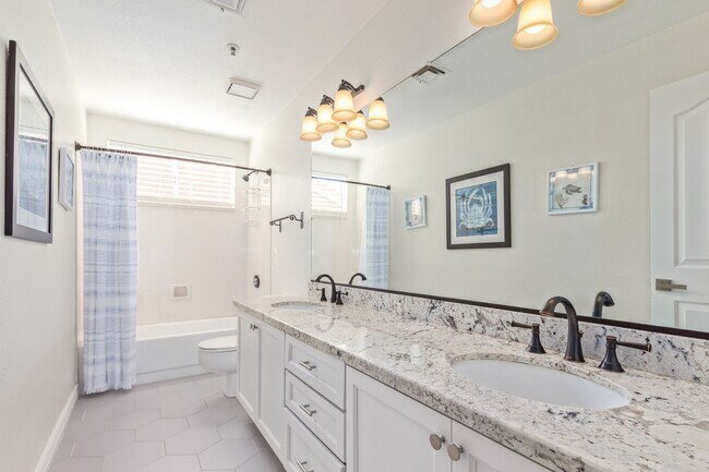 Building Photo - Come Settle In — This Scottsdale Gem Is Re...