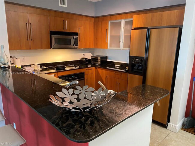 Building Photo - 2 br, 2 bath Condo - 325 S Biscayne Blvd A...