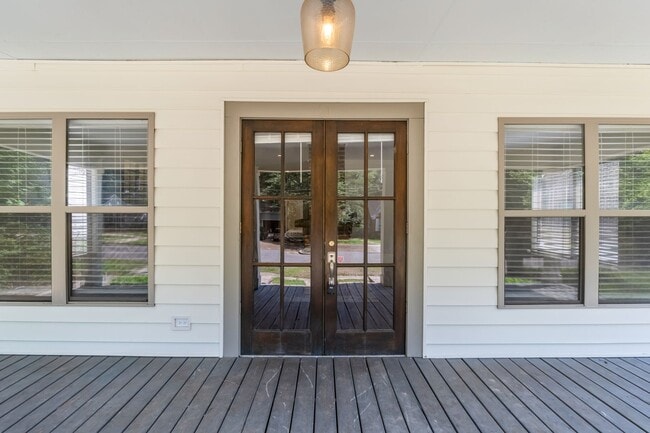 Building Photo - Renovated 3 Bedroom 3.5 Bath Home for Rent!