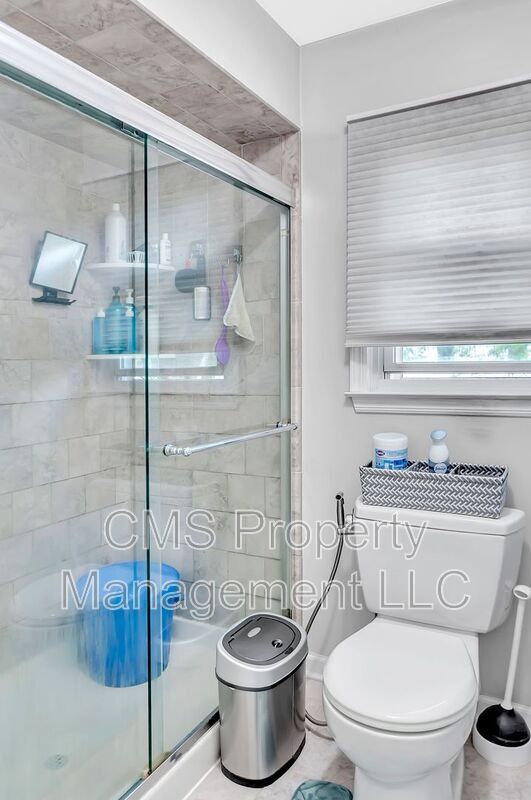 Building Photo - 22 Hickory Ct