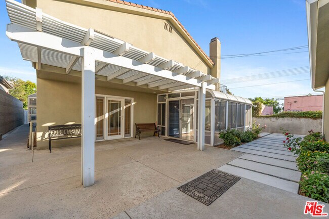 Building Photo - 807 E Orange Grove Ave
