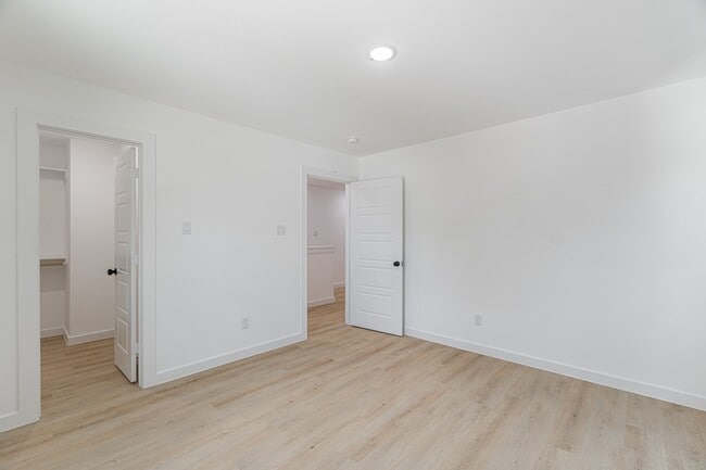 Building Photo - 7126 Bywood St