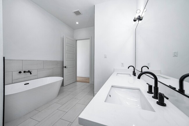 Building Photo - 3411 McGowen St