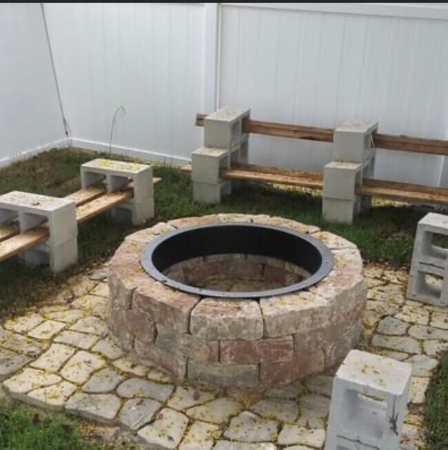 Building Photo - 650 W Blue Lake Ter